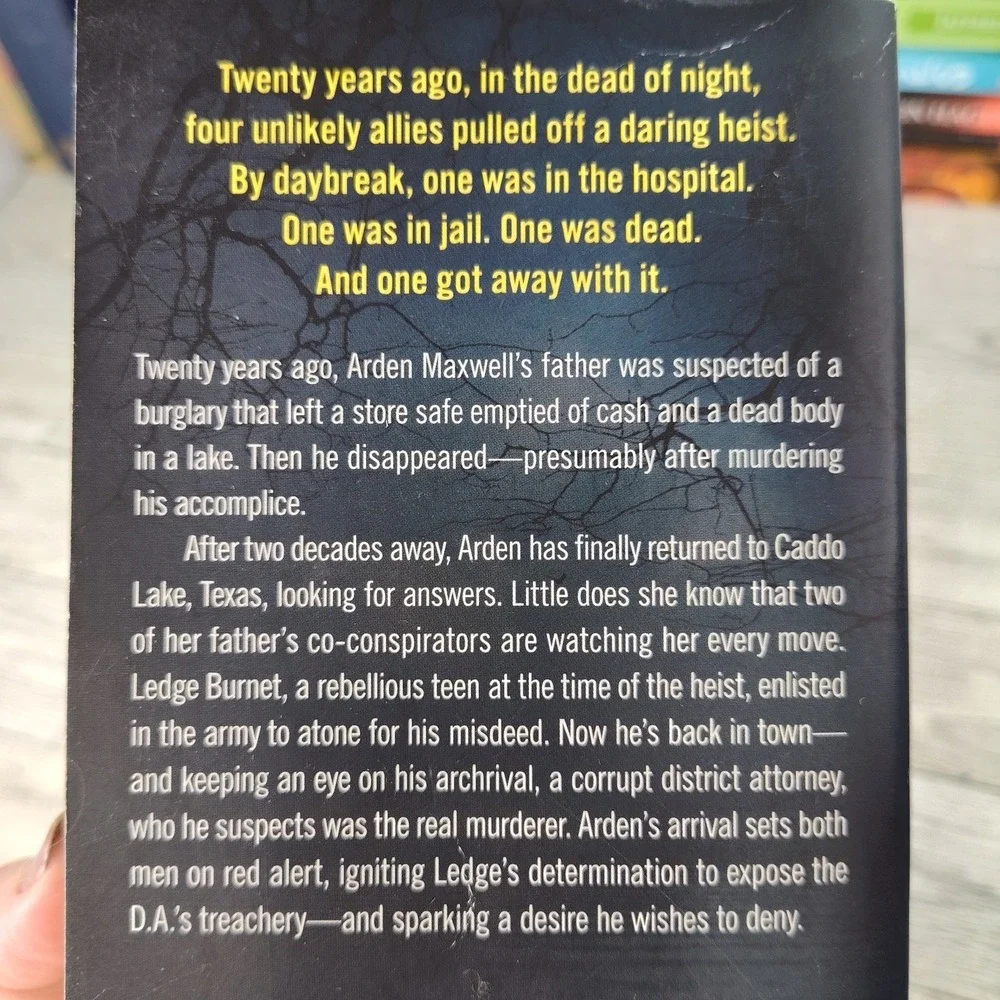 Thick as Thieves Sandra Brown‎ 2021 Paperback 1st Edition Thriller PB